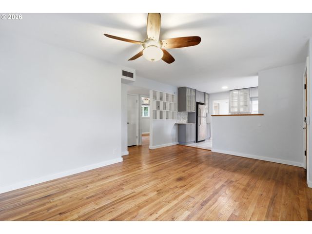 2057 Se 72ND Ave, Portland, OR 97215