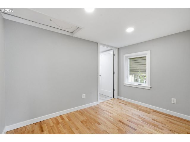 2057 Se 72ND Ave, Portland, OR 97215