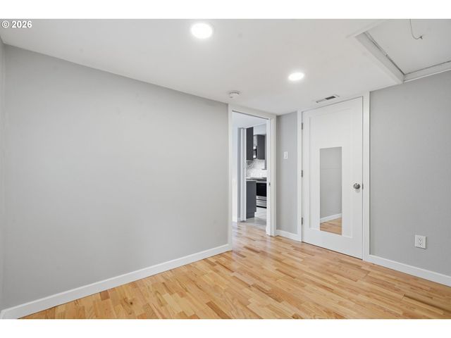 2057 Se 72ND Ave, Portland, OR 97215
