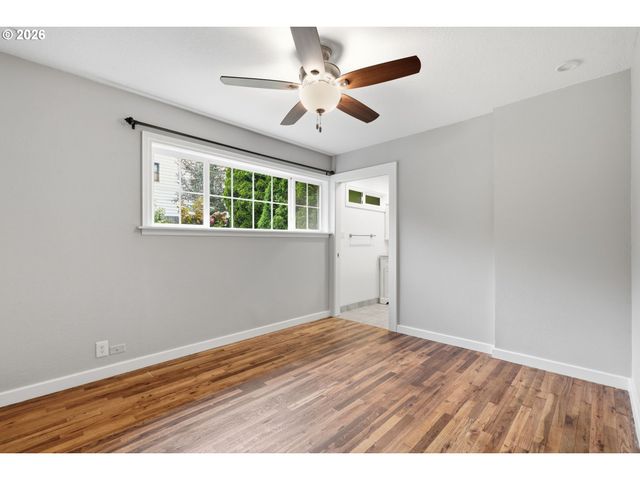 2057 Se 72ND Ave, Portland, OR 97215