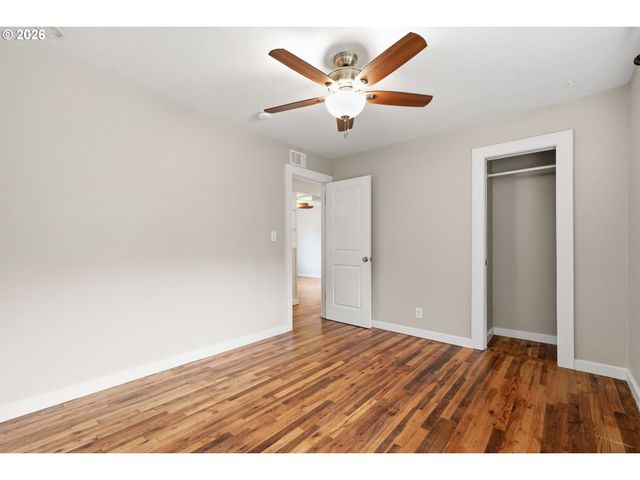 2057 Se 72ND Ave, Portland, OR 97215