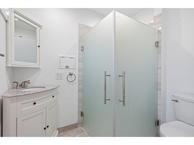 2057 Se 72ND Ave, Portland, OR 97215