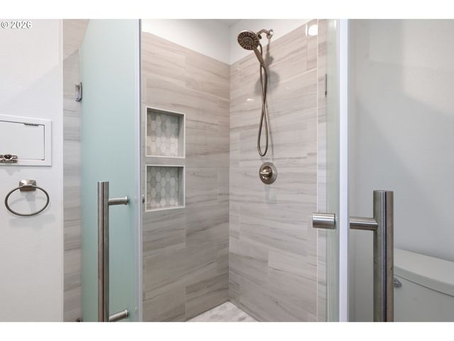 2057 Se 72ND Ave, Portland, OR 97215