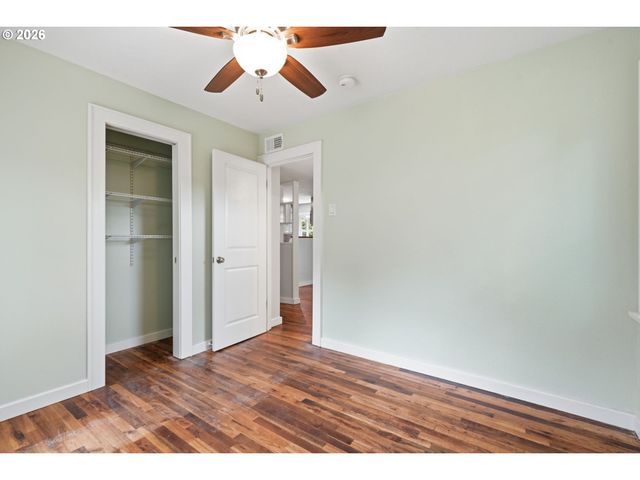 2057 Se 72ND Ave, Portland, OR 97215