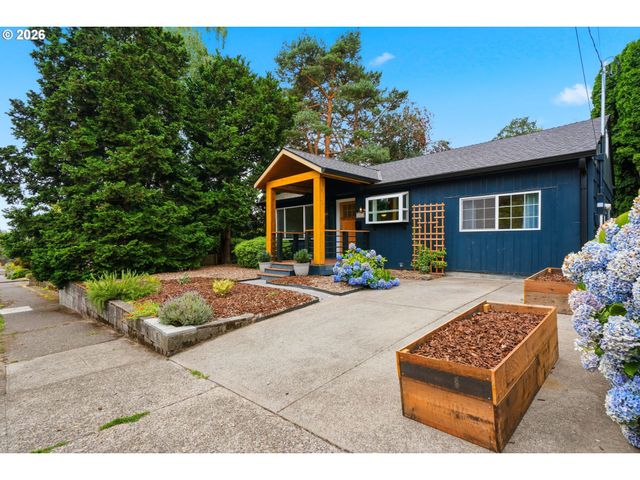 2057 Se 72ND Ave, Portland, OR 97215