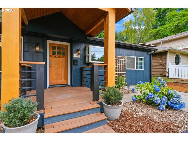 2057 Se 72ND Ave, Portland, OR 97215