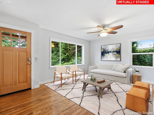 2057 Se 72ND Ave, Portland, OR 97215