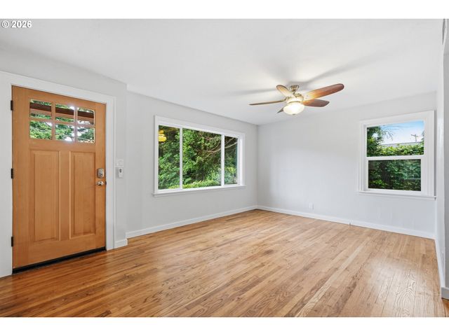 2057 Se 72ND Ave, Portland, OR 97215