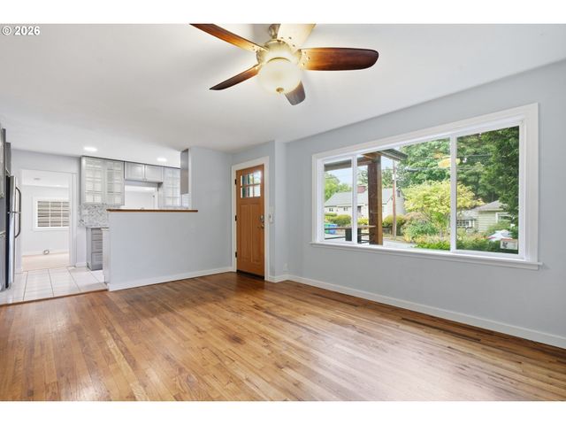 2057 Se 72ND Ave, Portland, OR 97215