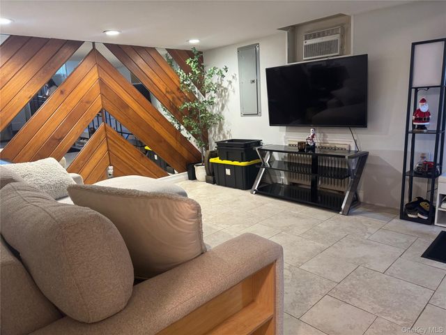 7 Dawes Avenue, Syosset, NY 11791