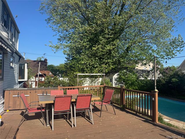 7 Dawes Avenue, Syosset, NY 11791