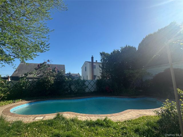 7 Dawes Avenue, Syosset, NY 11791