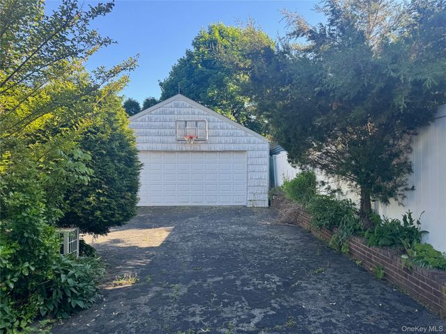 7 Dawes Avenue, Syosset, NY 11791