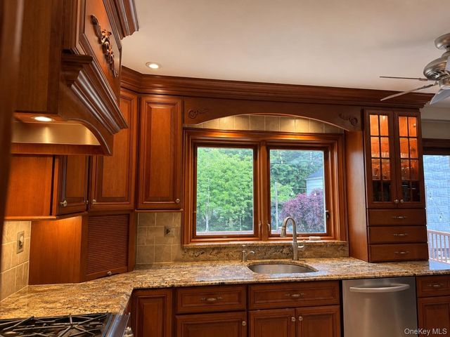 7 Dawes Avenue, Syosset, NY 11791