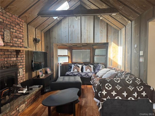 7 Dawes Avenue, Syosset, NY 11791