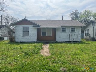2003 E Guadalupe Street, Victoria, TX 77901