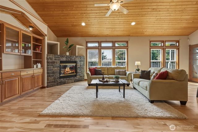 9315 Milburn Loop SE, Olympia, WA 98513