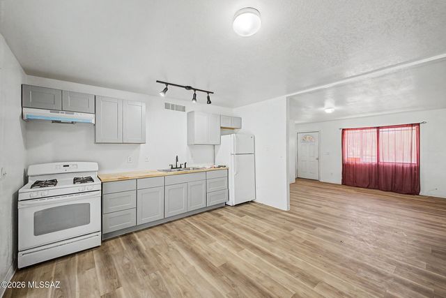 1427 E Silverlake Road, Tucson, AZ 85713