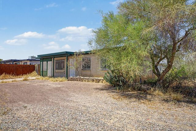1427 E Silverlake Road, Tucson, AZ 85713