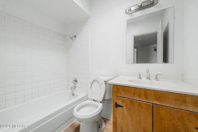1427 E Silverlake Road, Tucson, AZ 85713