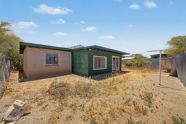 1427 E Silverlake Road, Tucson, AZ 85713