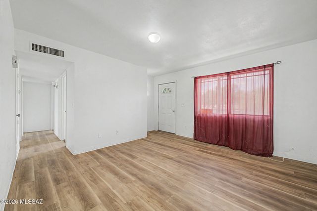 1427 E Silverlake Road, Tucson, AZ 85713