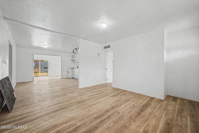 1427 E Silverlake Road, Tucson, AZ 85713