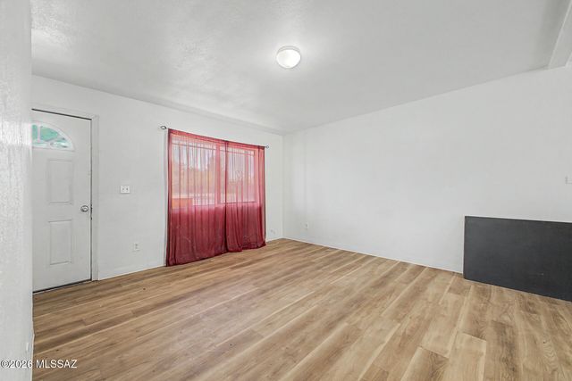 1427 E Silverlake Road, Tucson, AZ 85713