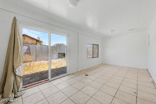 1427 E Silverlake Road, Tucson, AZ 85713