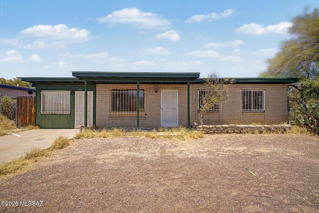 1427 E Silverlake Road, Tucson, AZ 85713