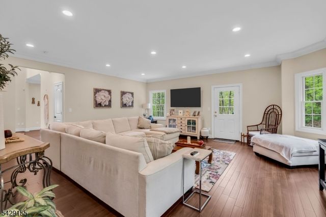 1121 N Washington Ave, Green Brook Twp., NJ 08812