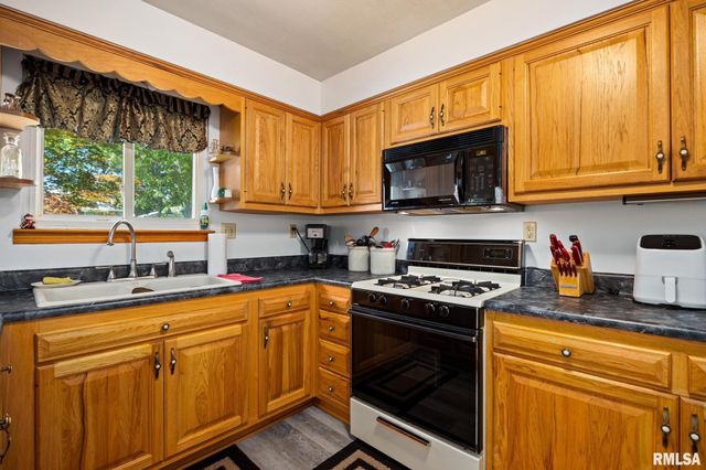 1814 W LATHAM Lane, Peoria, IL 61614