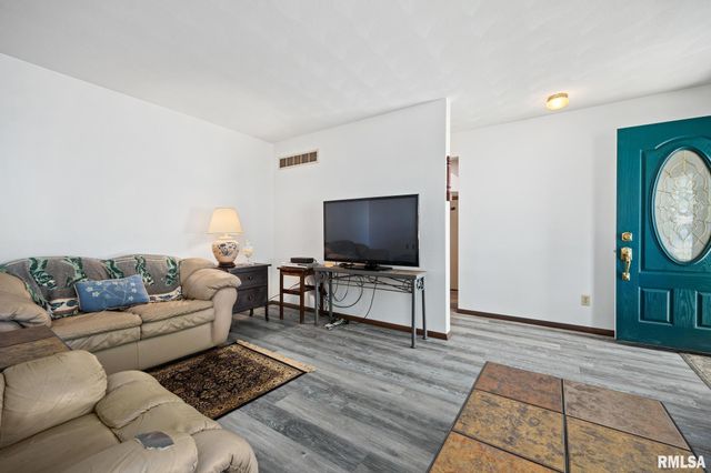 1814 W LATHAM Lane, Peoria, IL 61614