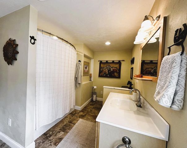 1984 OAKRIDGE ROAD, Neenah, WI 54956