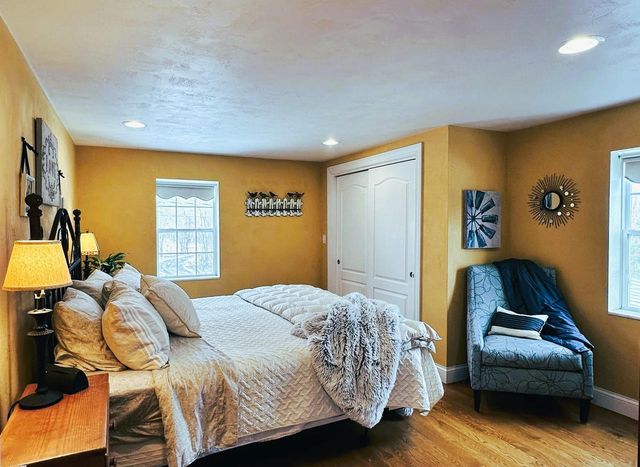 1984 OAKRIDGE ROAD, Neenah, WI 54956