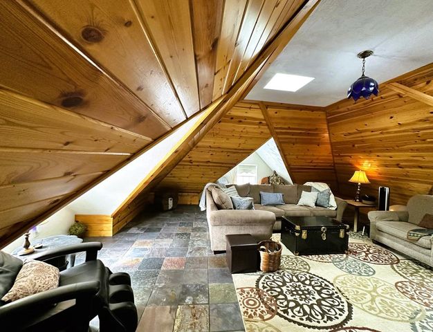 1984 OAKRIDGE ROAD, Neenah, WI 54956