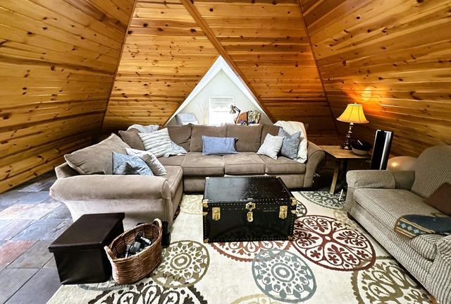 1984 OAKRIDGE ROAD, Neenah, WI 54956