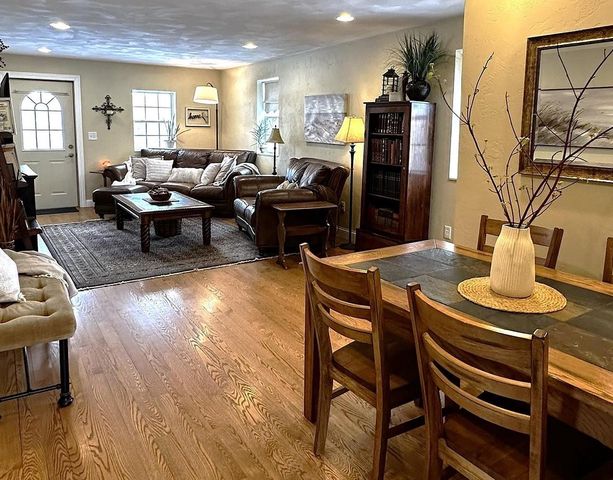 1984 OAKRIDGE ROAD, Neenah, WI 54956