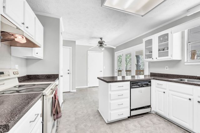 1737 Broadripple Dr, Clarksville, TN 37042