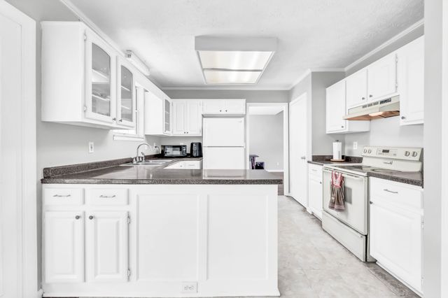 1737 Broadripple Dr, Clarksville, TN 37042