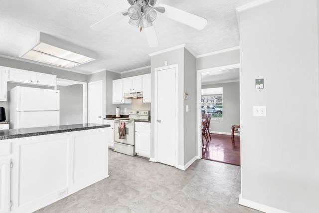 1737 Broadripple Dr, Clarksville, TN 37042