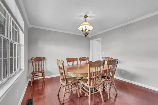 1737 Broadripple Dr, Clarksville, TN 37042