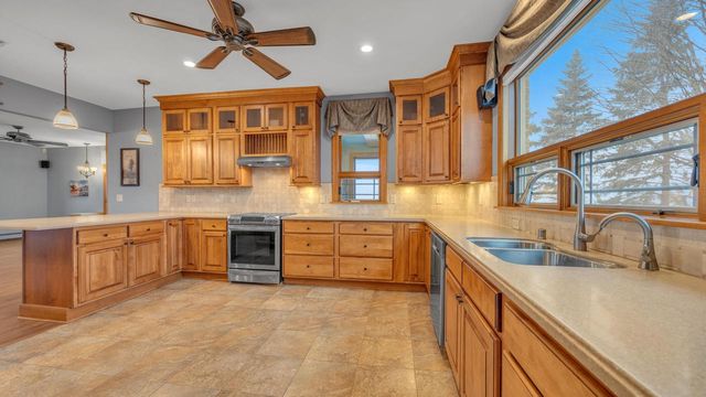 8210 Kettle View DRIVE, Kewaskum, WI 53040