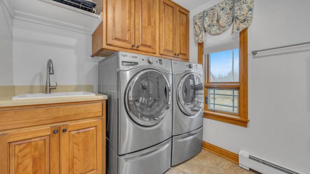 8210 Kettle View DRIVE, Kewaskum, WI 53040