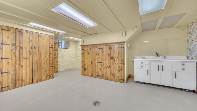 8210 Kettle View DRIVE, Kewaskum, WI 53040