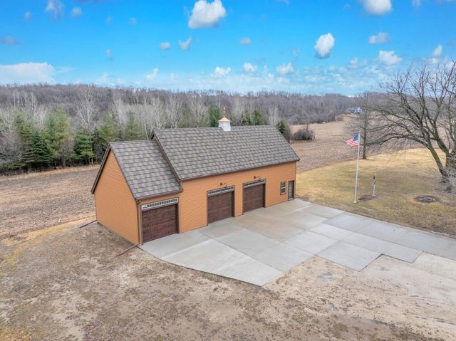 8210 Kettle View DRIVE, Kewaskum, WI 53040