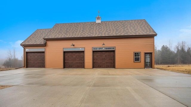 8210 Kettle View DRIVE, Kewaskum, WI 53040