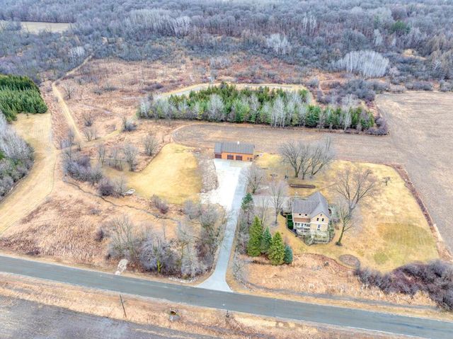 8210 Kettle View DRIVE, Kewaskum, WI 53040