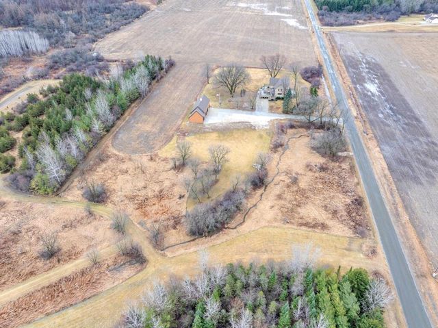 8210 Kettle View DRIVE, Kewaskum, WI 53040