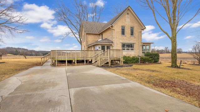 8210 Kettle View DRIVE, Kewaskum, WI 53040